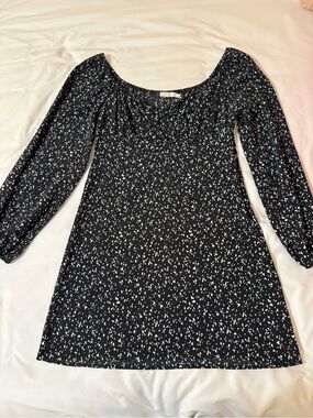 Women’s Black & White Long Sleeve Square Neck Dress